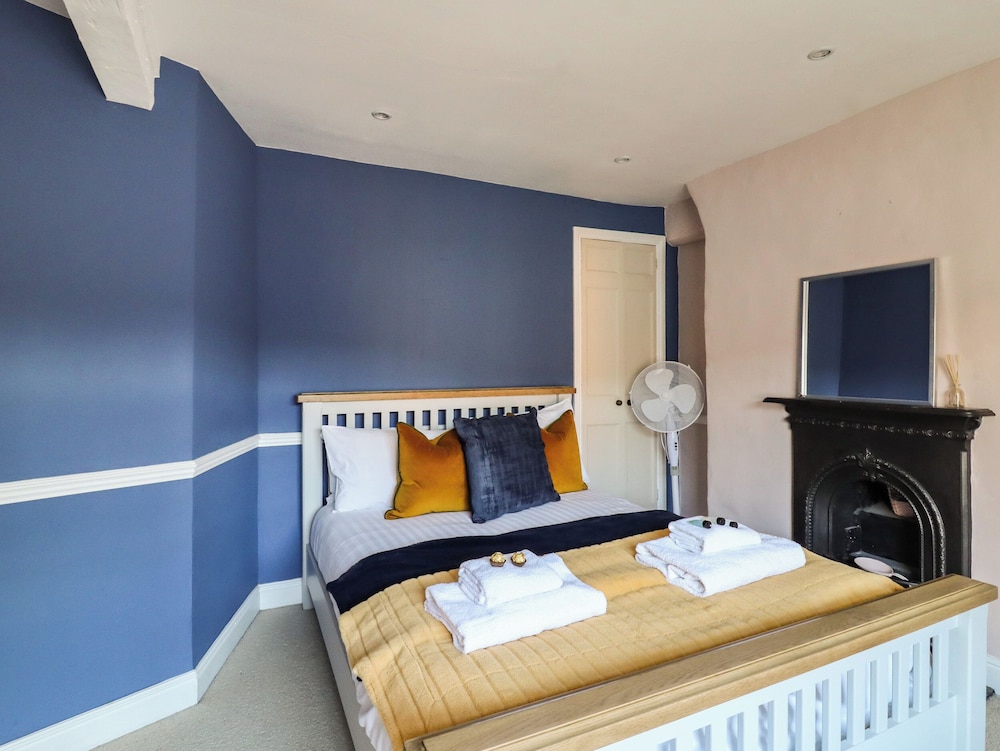 2 Castlegate