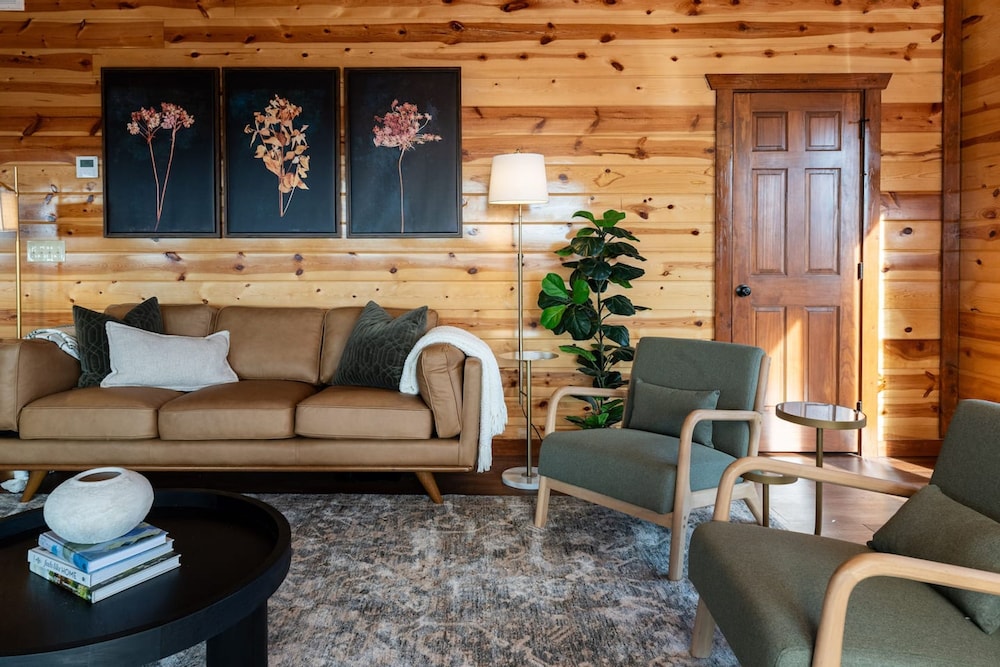 Pet-friendly Pool Game Room Hot Tub Theater