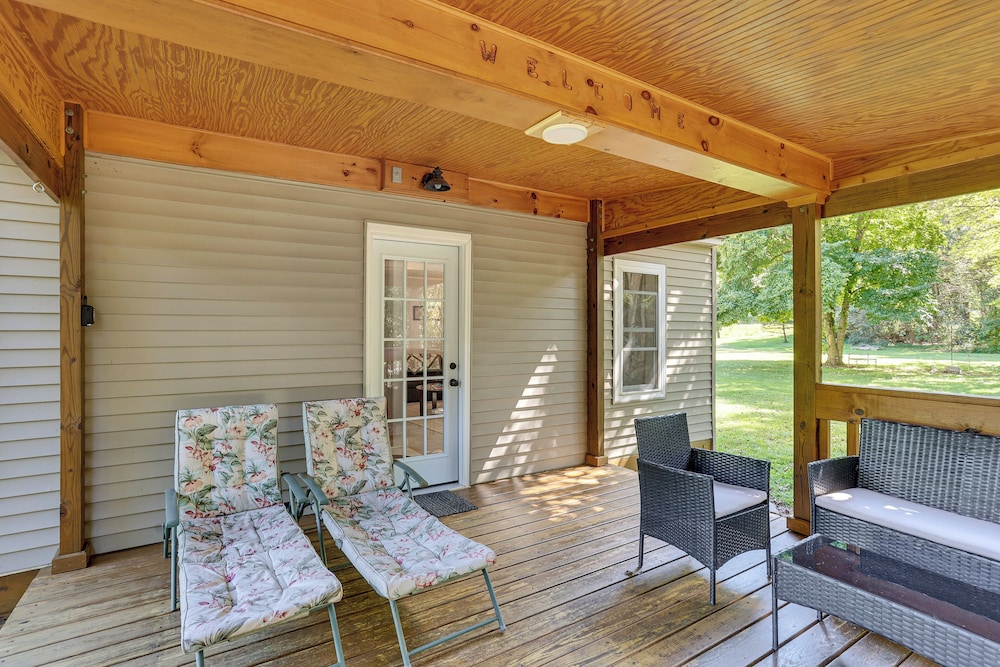 15 Mi to Penn State: Hideaway w/ Fire Pit!