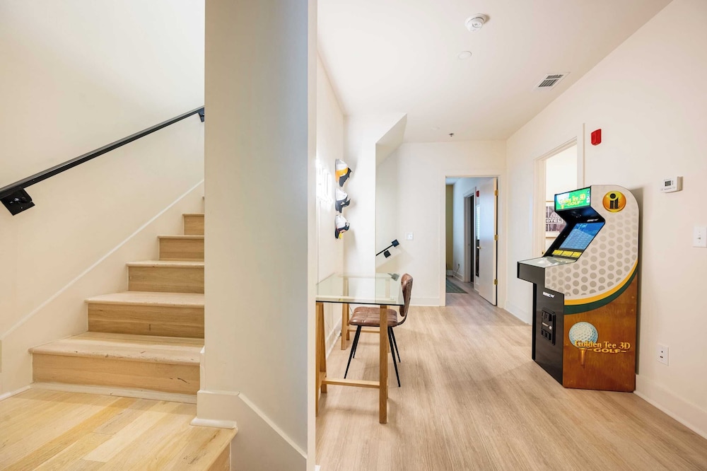 Sleeps 24 Rooftop, Game Room & Outdoor Spaces Just 10 Min to Broadway Outrider by Avantstay