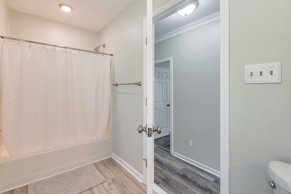 11 Mi to Fort Lee: 30-acre Retreat w/ Scenic Views