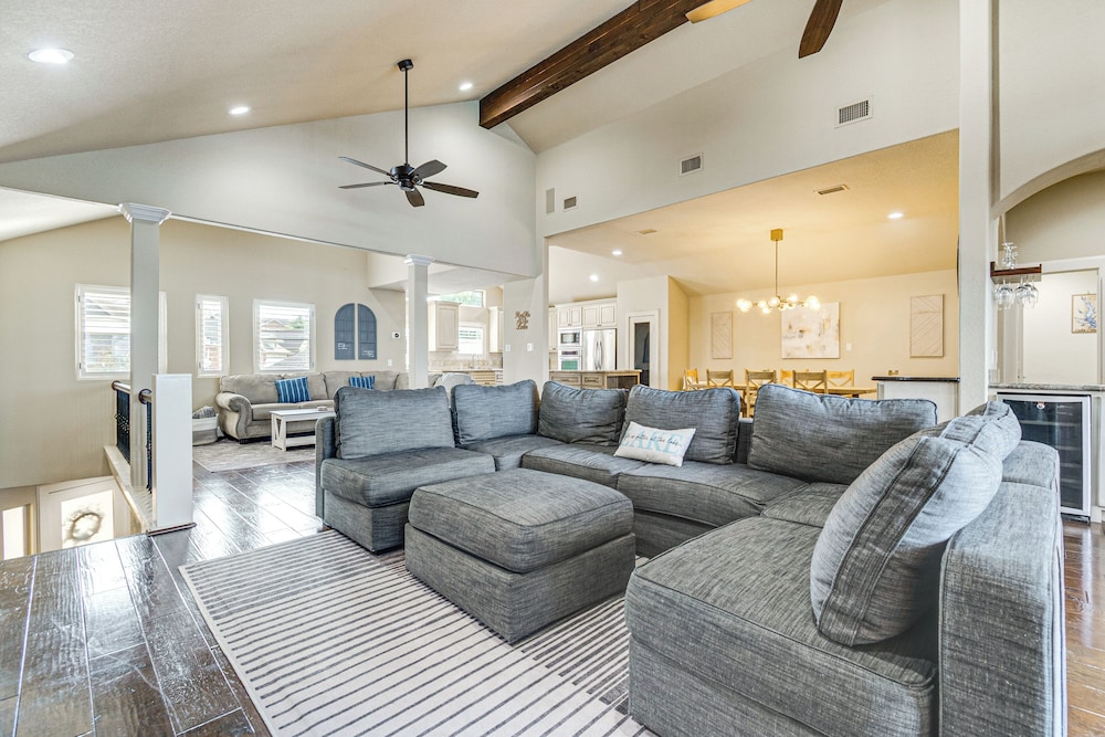 Private Boat Dock & Slip: Luxe Lake Conroe Gem!