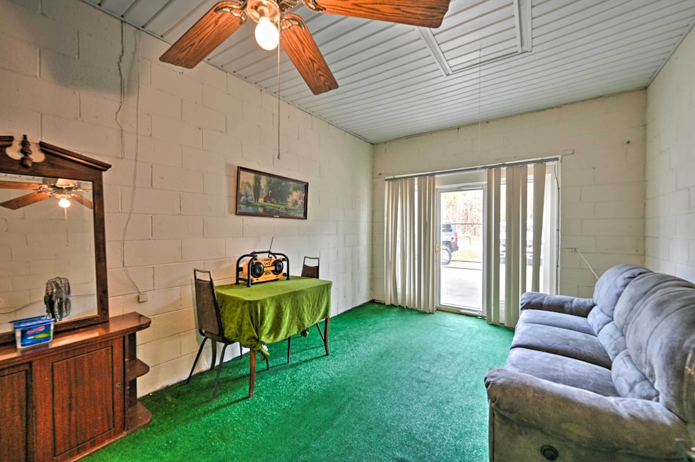 Blounts Creek House w/ Yard - Pets Welcome!