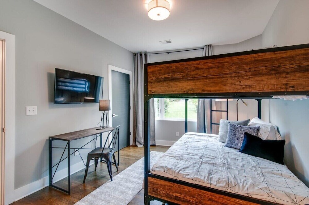 King Queen 2 Homes - 24 Beds City Views