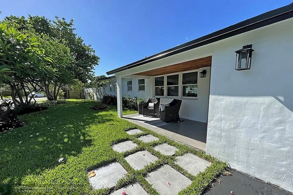 Chic 3BR 2BA Getaway With Private Pool Oasis