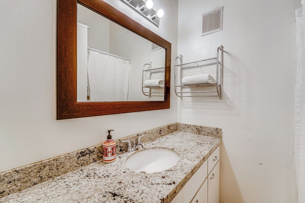 1 Mi to Lake Tahoe: Condo w/ Pool Access