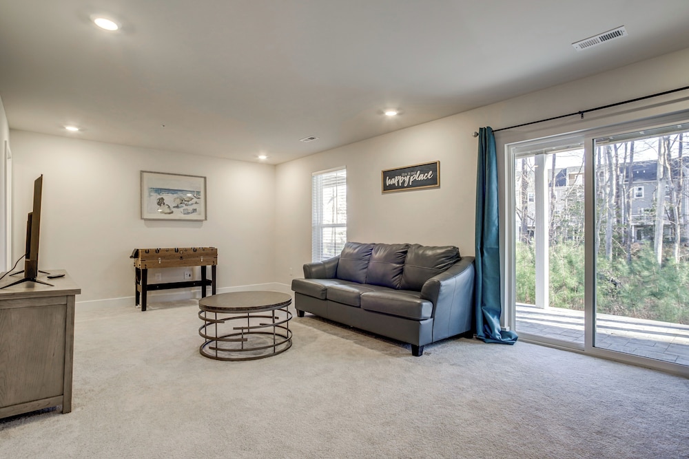 4 Mi to Ocean City Beach: Large Family Townhome