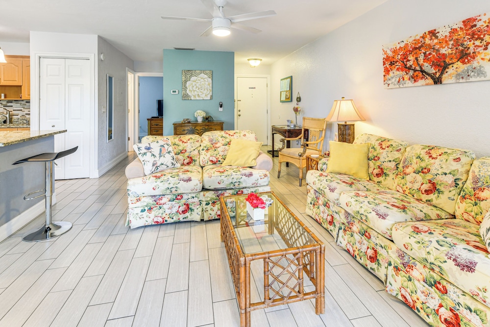 Explore Sarasota: Condo w/ Pool Access, Near Dtwn