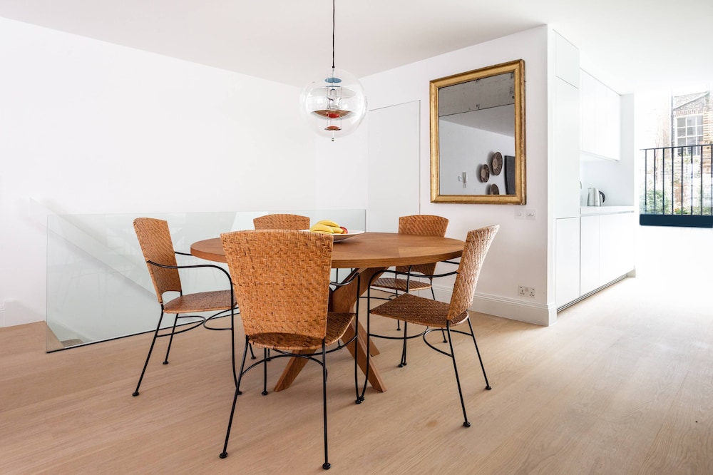 Kildare Gardens by Onefinestay
