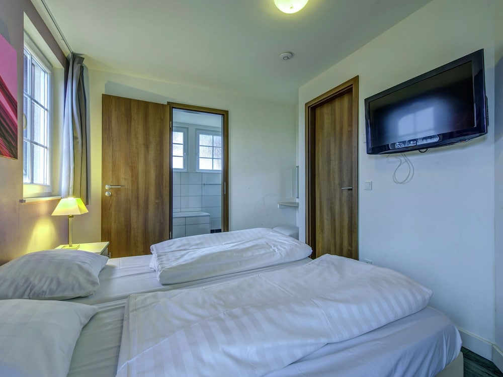Luxury Villa with Fireplace near Reservoir in Nordeifel view 2
