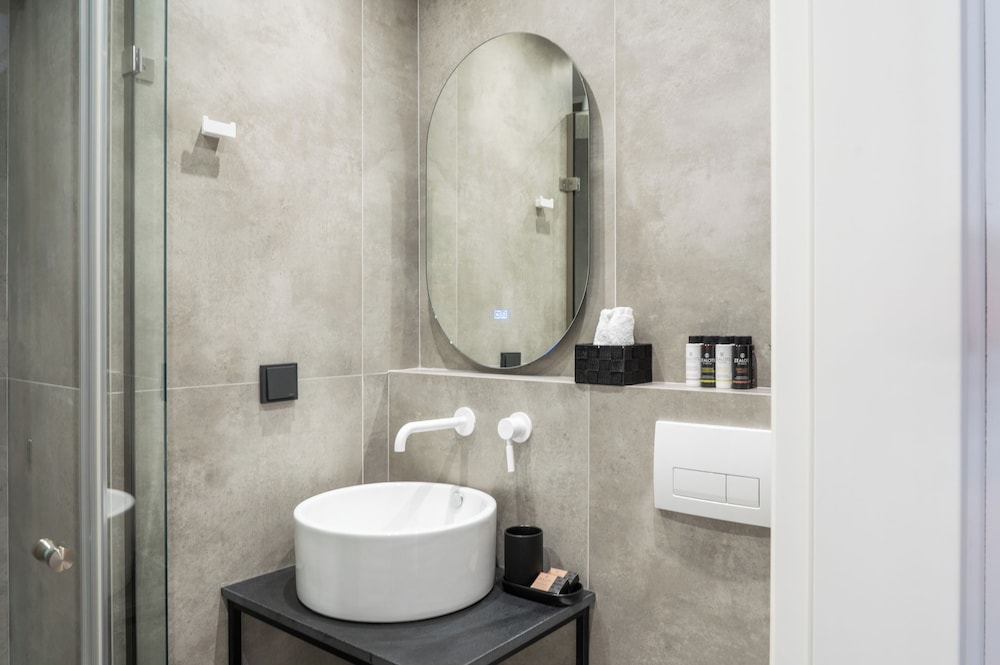 Cardamilia Suites
