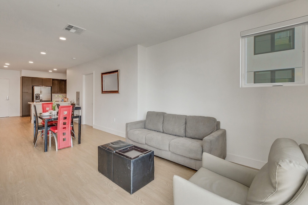 Stylish 2BR Near Dodgers Stadium by Oneluxstay