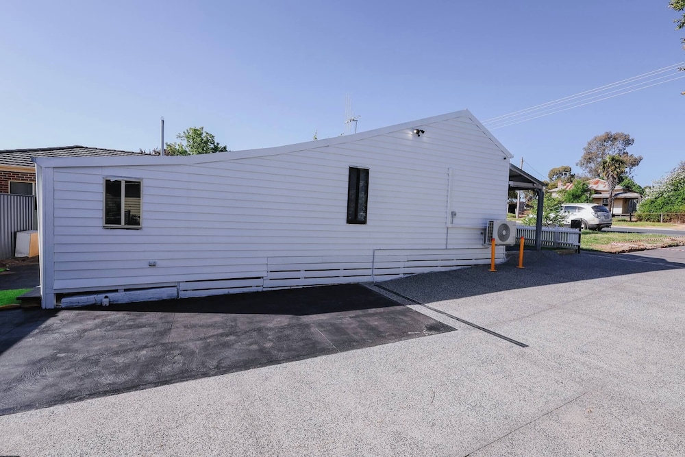 Cozy Family Home in Long Gully, Perfect for Relaxation