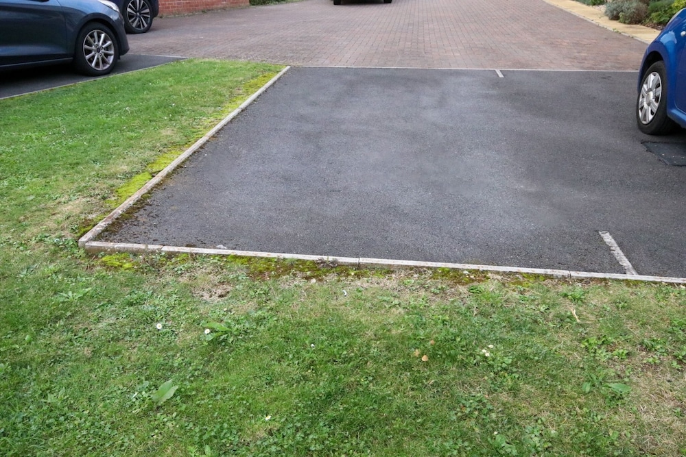 Swindon Cozy 2BR Retreat