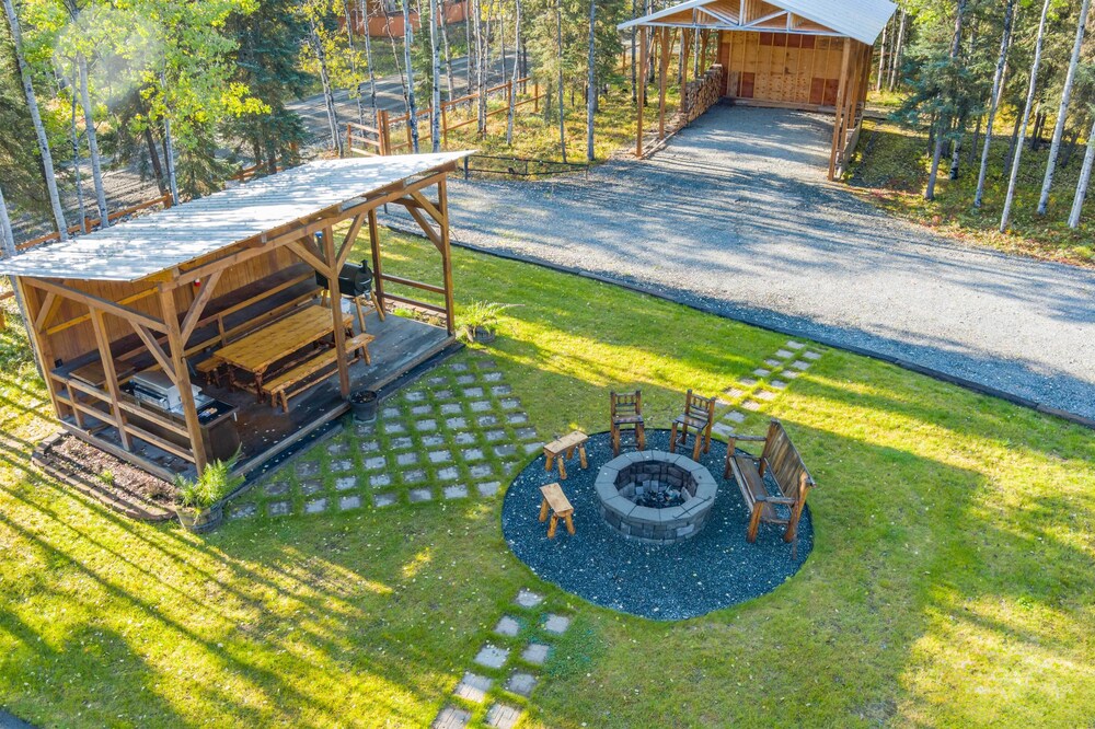 Walk to Kenai River: Forested Fisherman's Cabin!