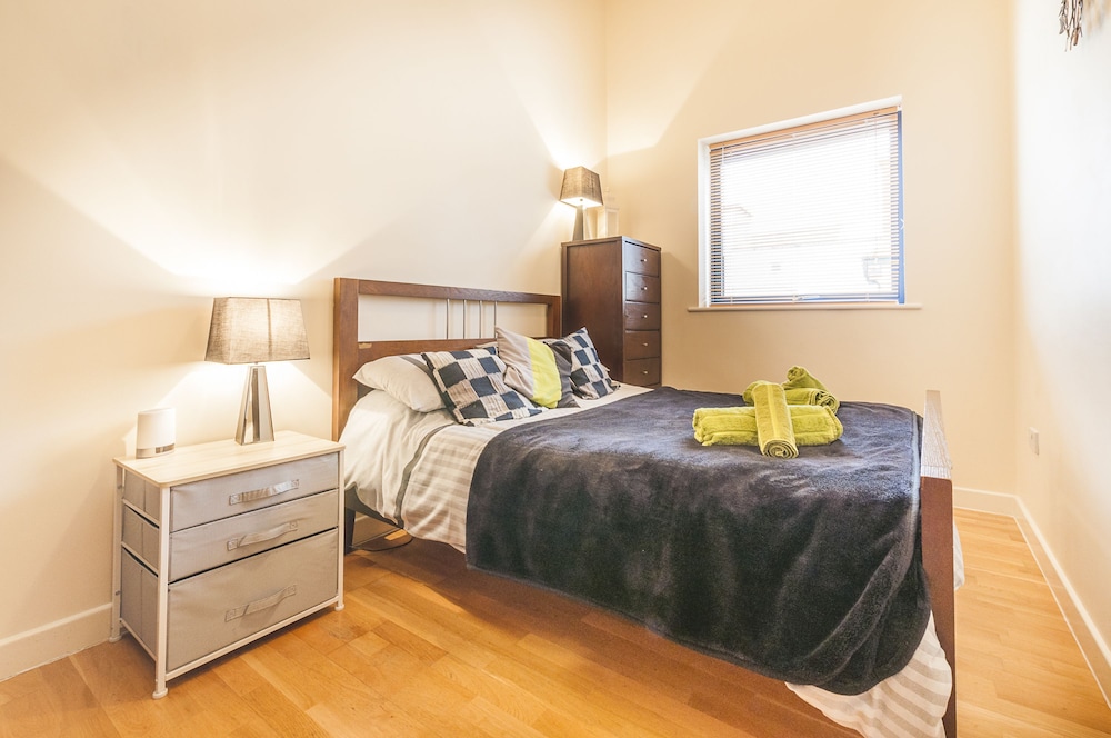 City Centre Spacious Apartment view 3