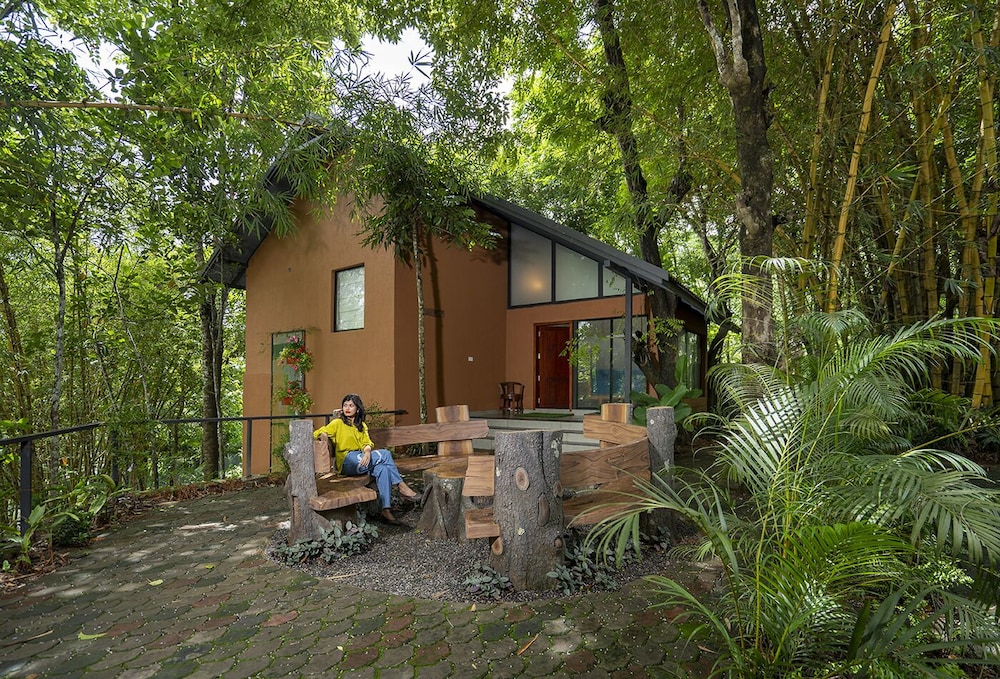 Crystal Kuruva Nature Resort & Spa
