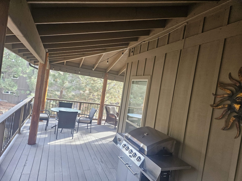Big Wren 3 Bedroom Home by RedAwning view 5