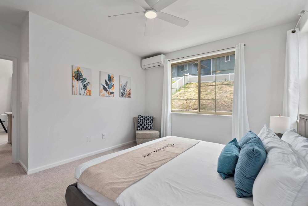 @marbella Lane - Elegant 3BR w/ Marvelous Views
