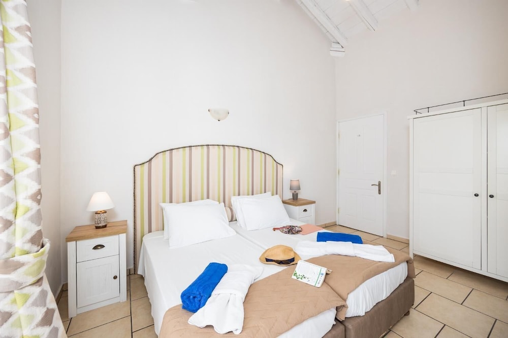 Ormos Beach House in Apraos