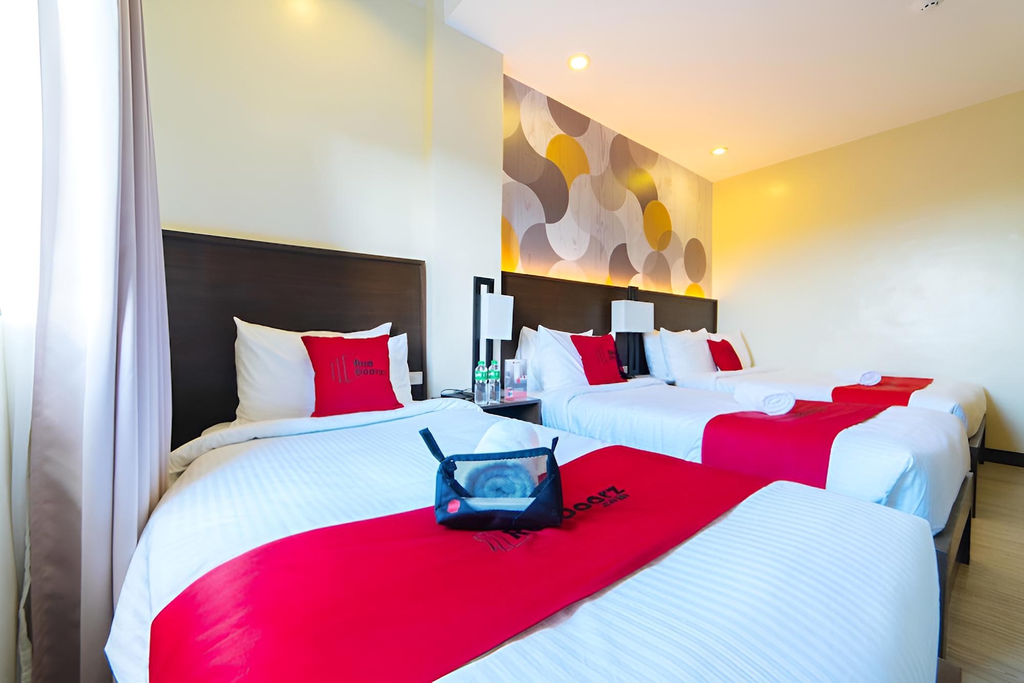 RedDoorz Premium @ Sta Rosa Tagaytay Road view 4