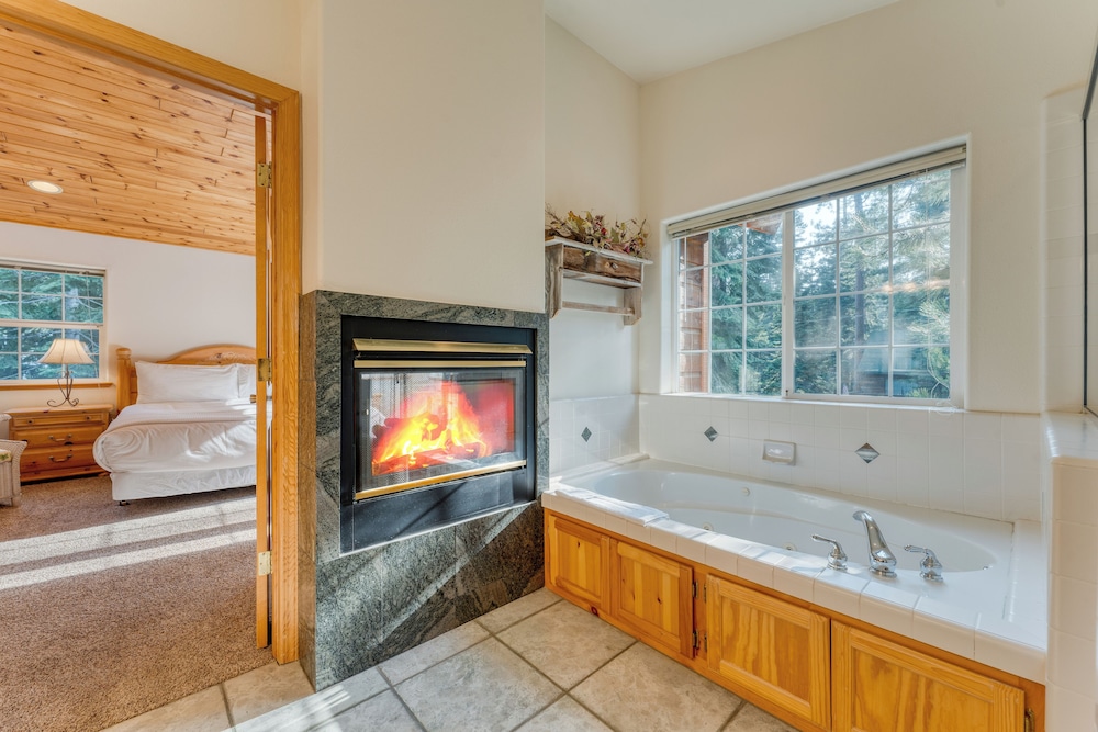 Tahoe Vista by Avantstay Central Location + Patio