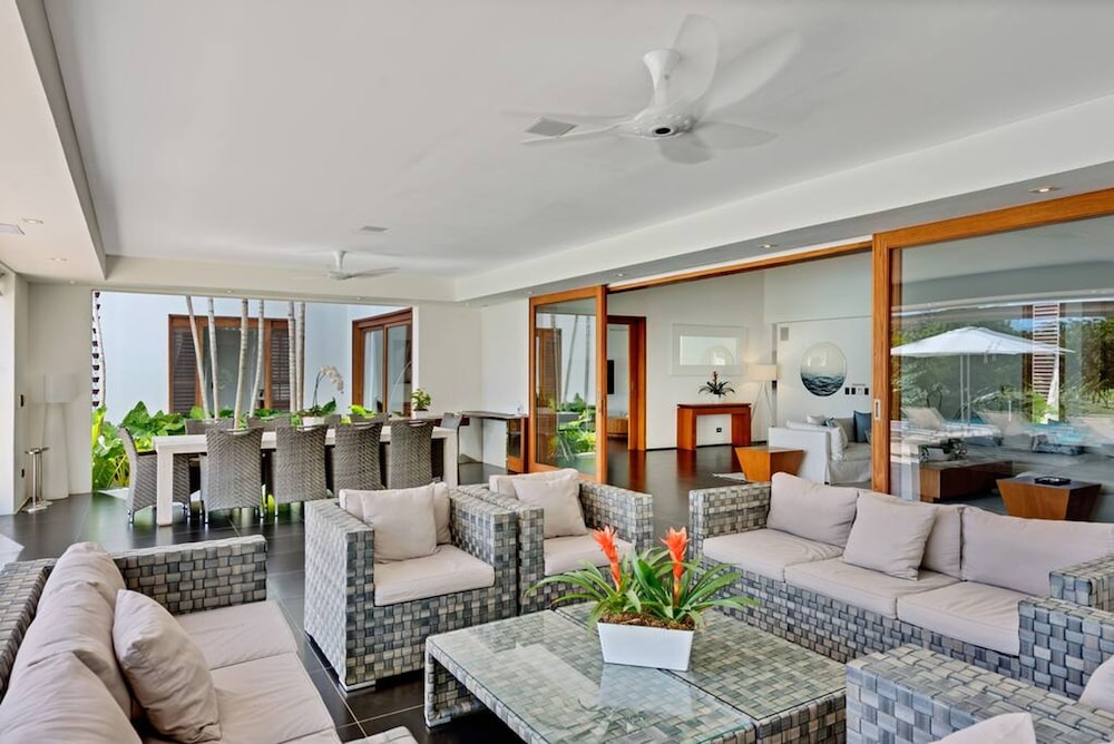 Beautifully-designed Contemporary Villa
