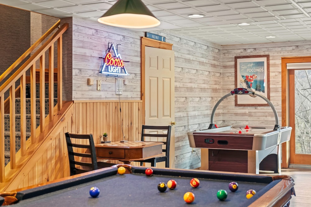 Mountain Escape With Game Room Balcony Stunning Views in the Poconos Christina