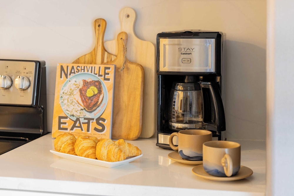 Sleeps 28 2 Units Near DT Nashville Outrider by Avantstay