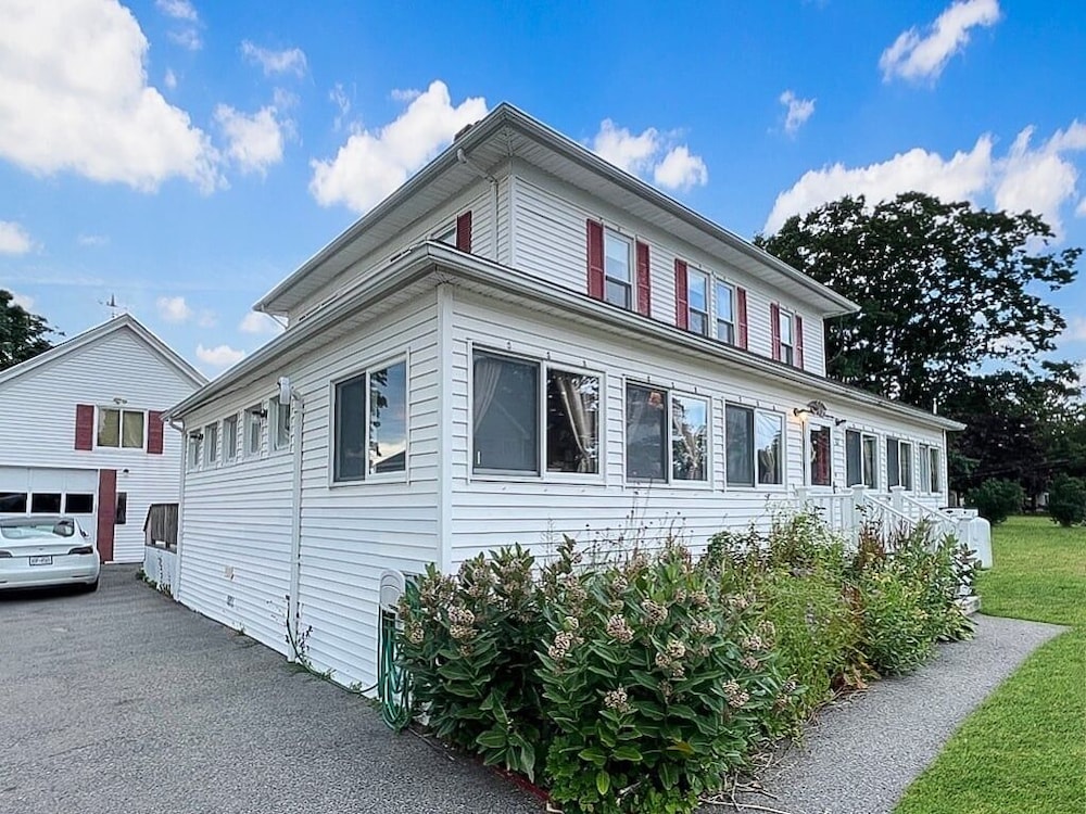 Kurtz Cottage - Y856 Wonderful Home Minutes Away From The Goldenrod And York Beach 4 Bedroom Home by RedAwning view 4