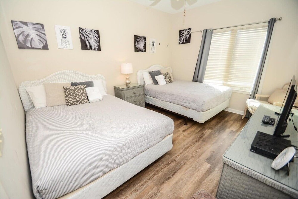 Canterbury Court 6 E 3 Bedroom Apts
