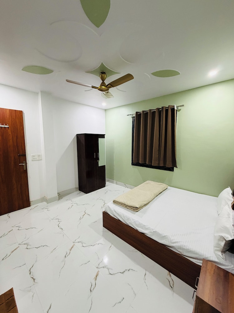 Hotel Shri Ji Nikunj Vrindavan