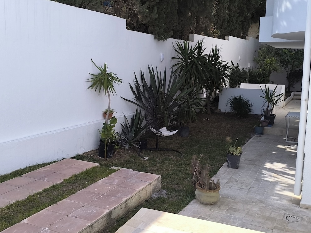 Stylish villa avec parking et piscine