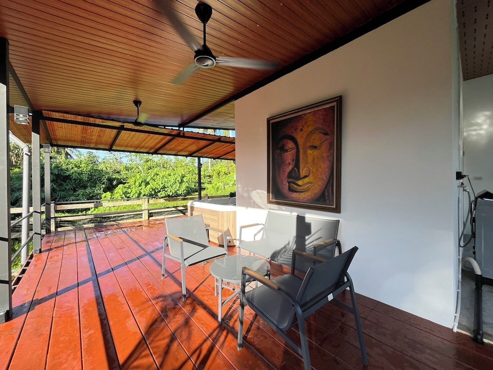 Private 2 Bedrooms Villa Near Waterfall in Khao Lak-terrace Large Bubble Jacuzzi