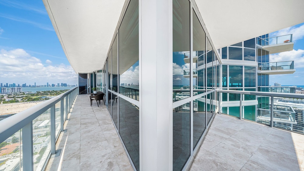 Luxury Vacation Rentals at The Setai by LRMB