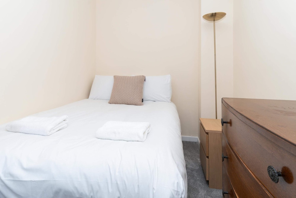 Brilliantly Located 2BD Flat Heart of Edinburgh! view 4