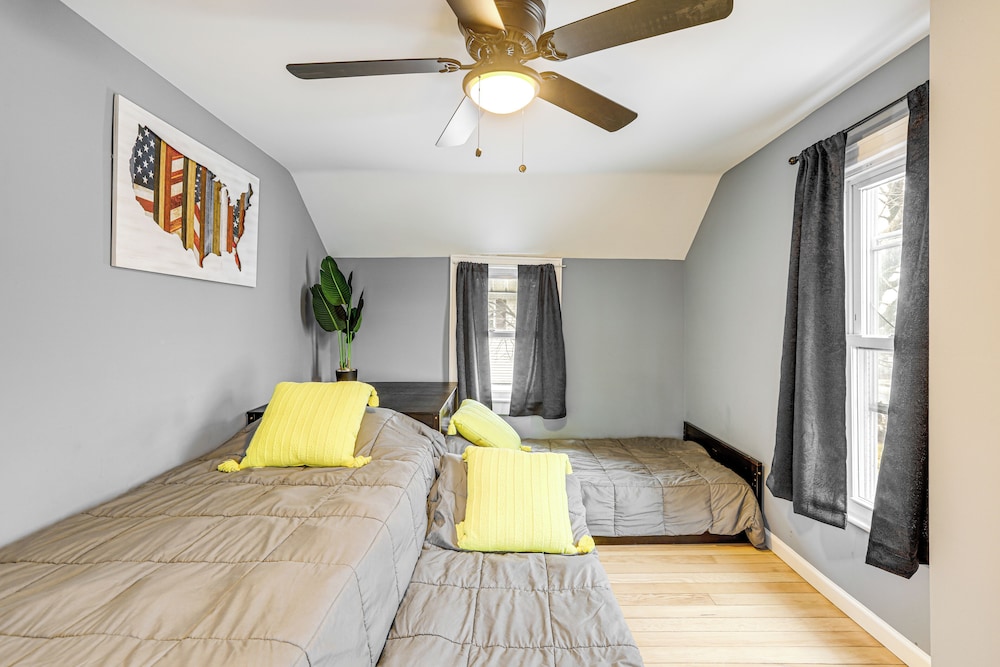 1 Mi to Bradley Beach: Family-friendly Home!
