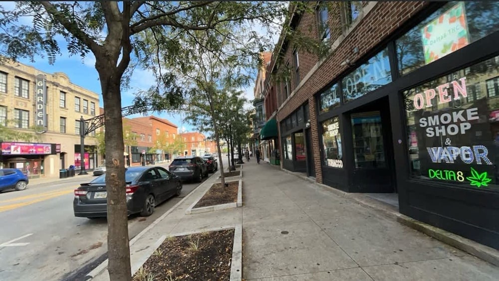 Short North Convention King Bed Parking Free