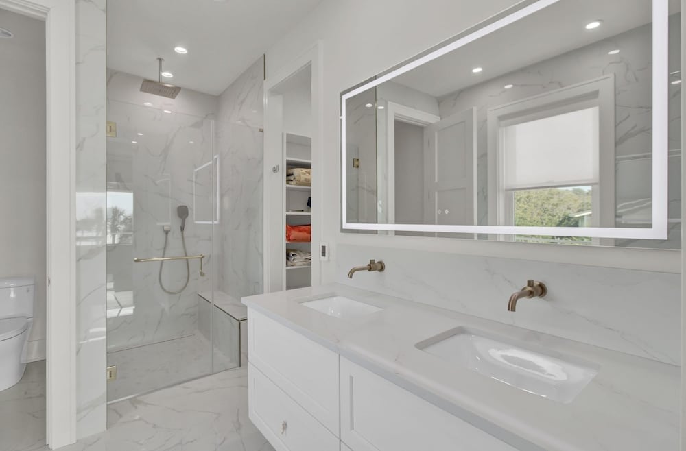 7 Beachwood East by Avantstay Steps to the Beach Ocean Views Hot Tub 7bdr