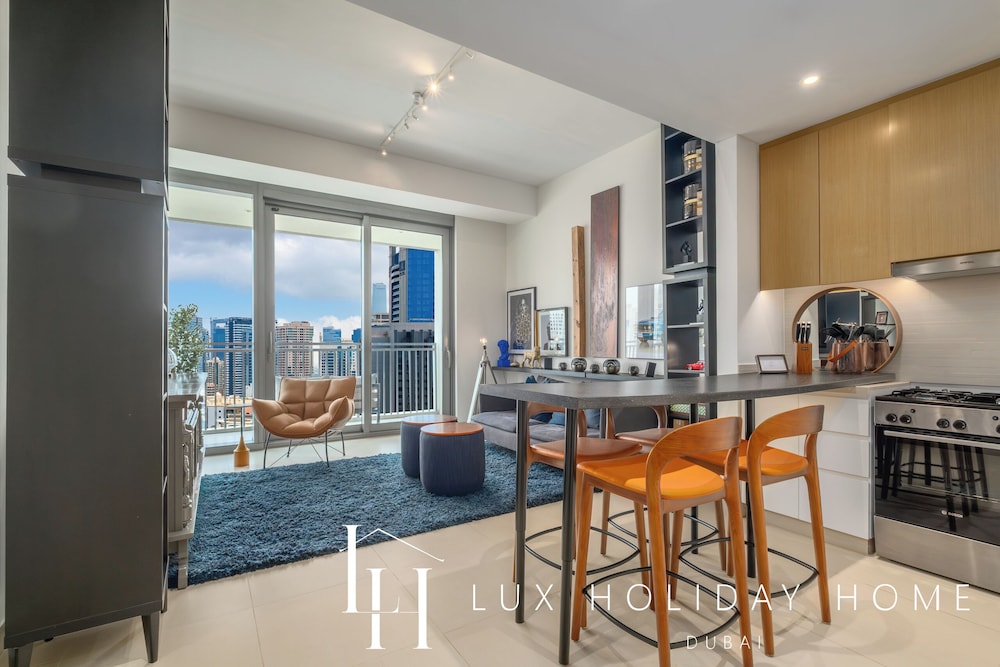 LUX 52 42 Deluxe Marina View Suite 3
