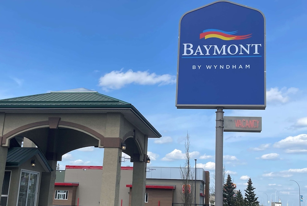 Hinton Vacations - Baymont by Wyndham Hinton - Property Image 1