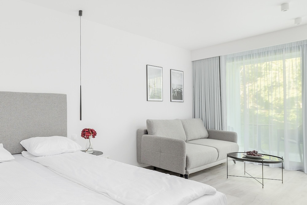 Air-conditioned Studio for 4 by Renters