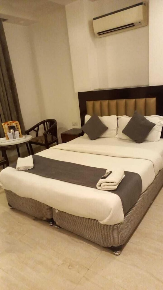 Hotel Delhi Empire dx