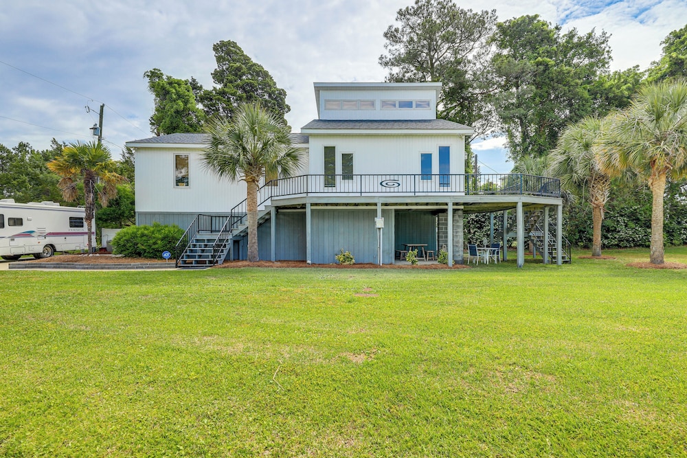 New Bern Home w/ Water View ~ 6 Mi to Downtown! view 4