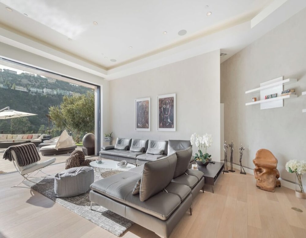 Zorada - Private Hollywood Hills Luxury With Endless Amenities and City Views