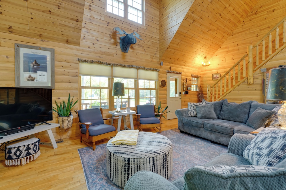 1 Mi to Public Beach: Port Austin Cabin w/ Hot Tub