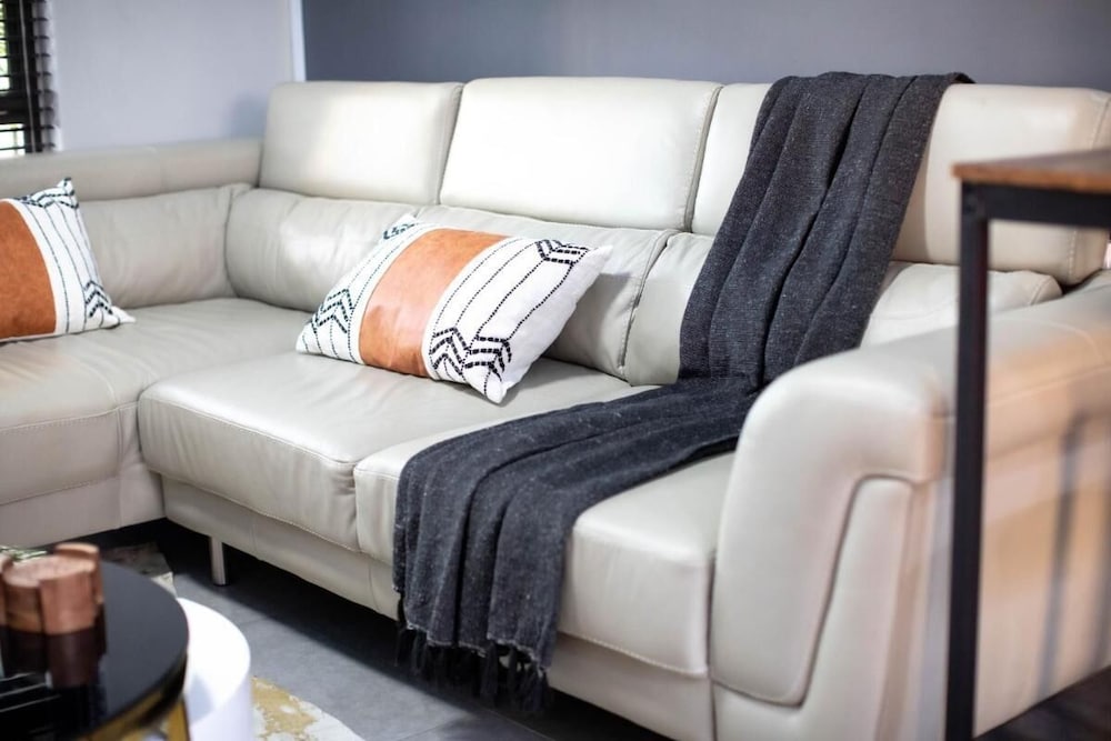 Luxurious Self-catering Apartment in Benoni With Private Entrance