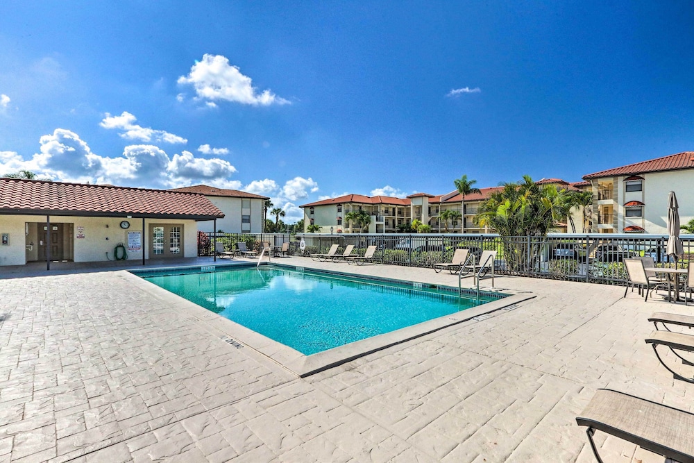 Stylish Fort Myers Condo ~ 2 Mi to Beaches! view 3