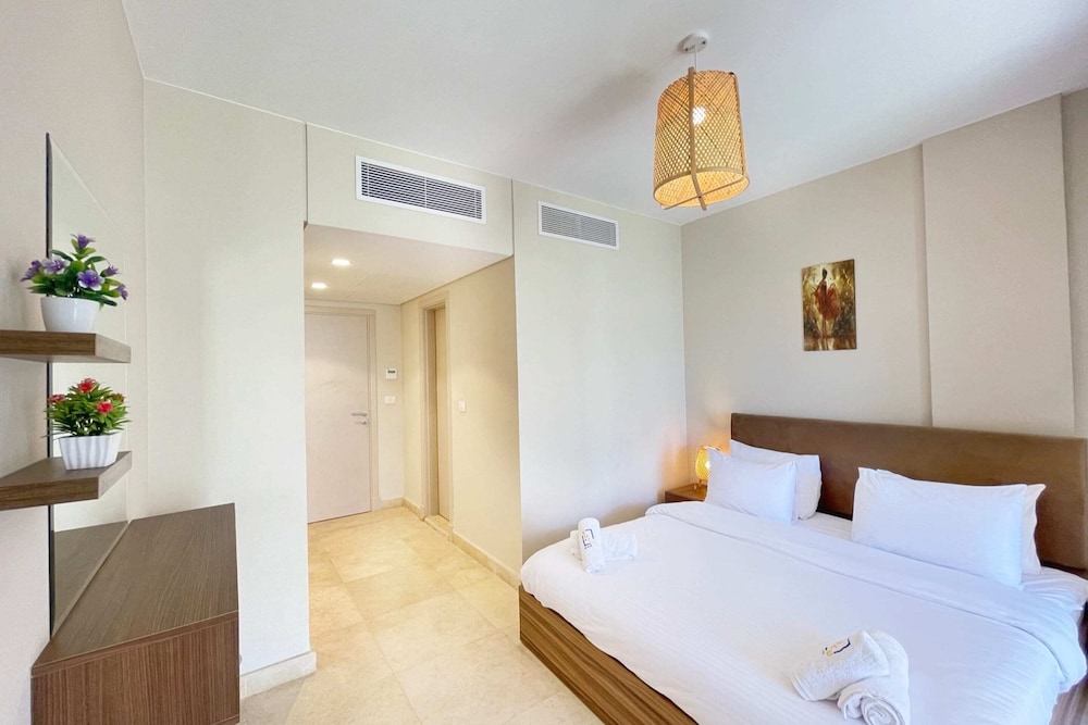 Xuru Stays I Homestyle 3BR Penthouse Pool & Beach View