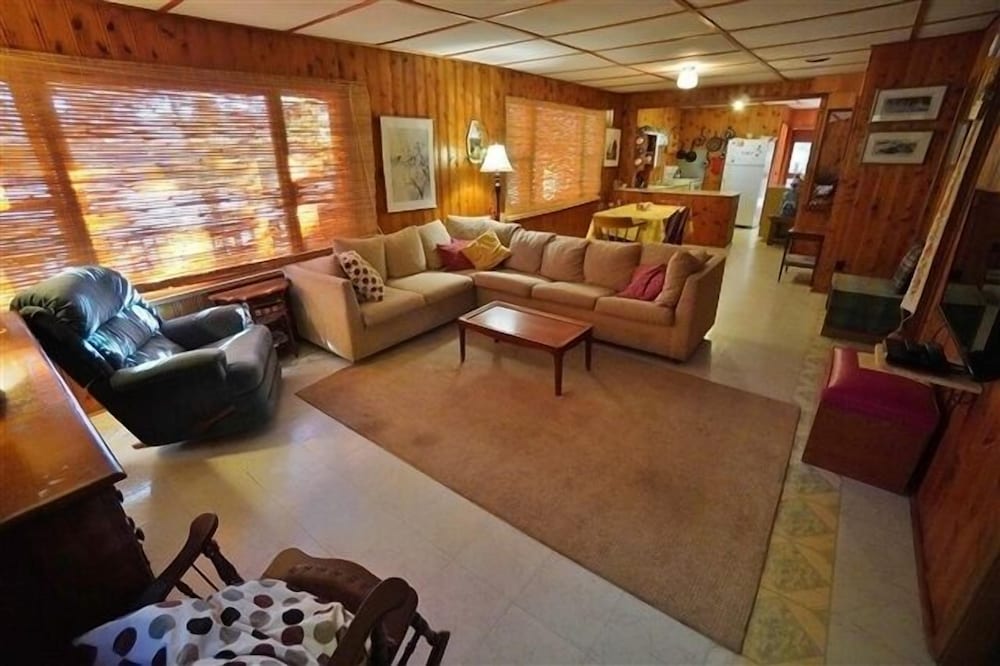 282 Papineau Lake 3 Bedroom Cottage